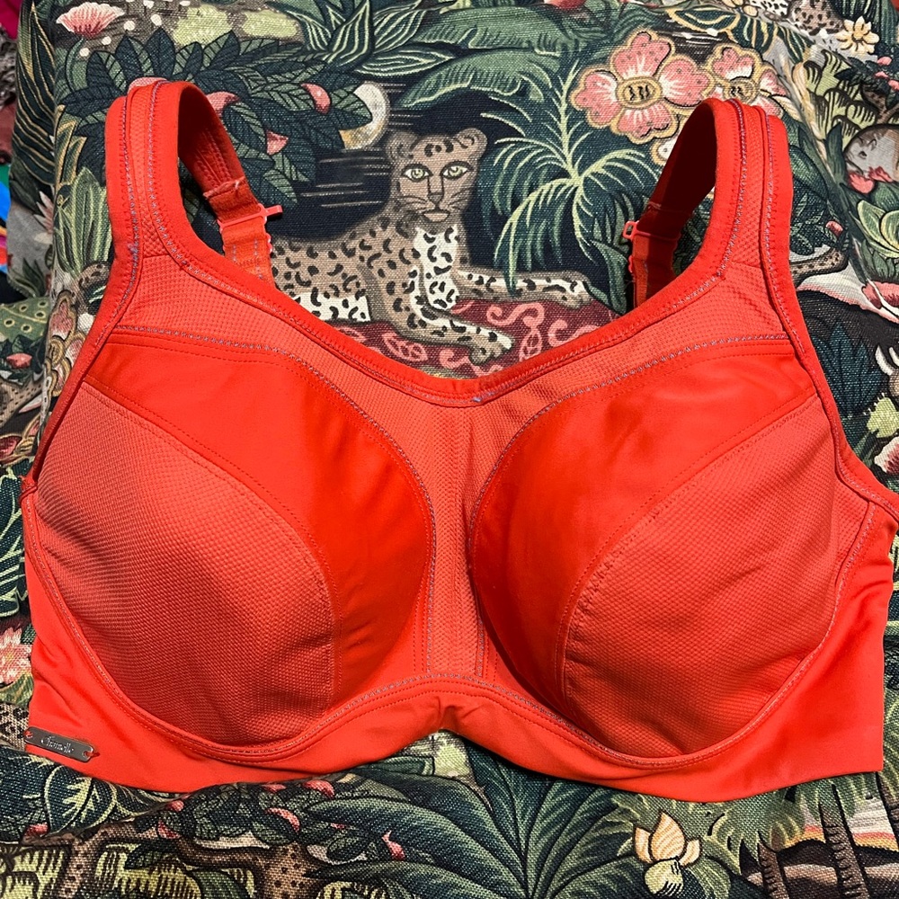 High-Impact Underwire Convertible Sports Bra